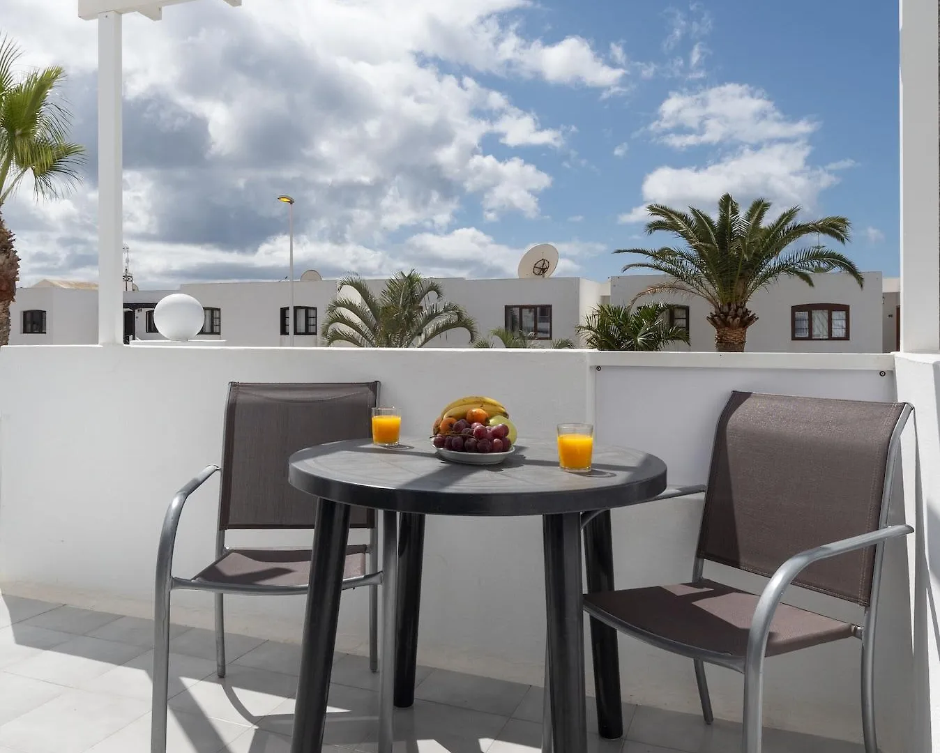 Apartamentos Livvo Oasis Puerto del Carmen  0*, Puerto del Carmen (Lanzarote)