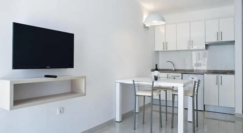 Apartamentos Livvo Oasis Puerto del Carmen  Puerto del Carmen (Lanzarote)